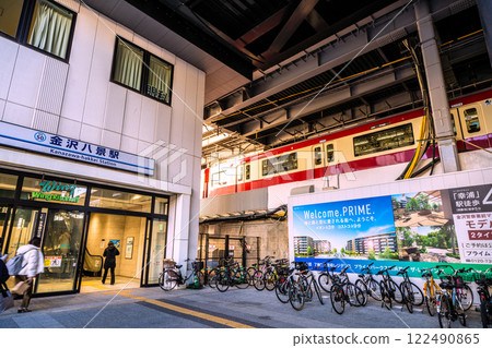 日本橫濱城市景觀，俯瞰京急電鐵金澤八景站等。 122490865