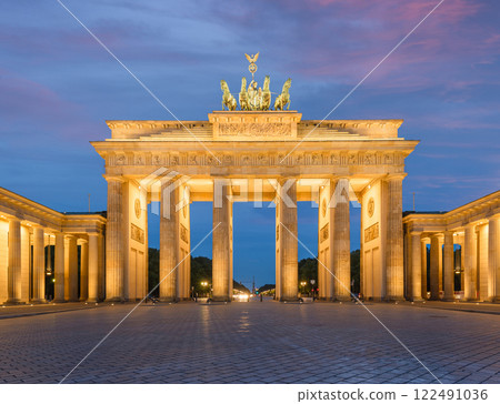 Brandenburg Gate in Berlin, Germany Brandenburg Gate in Berlin, Germany 122491036