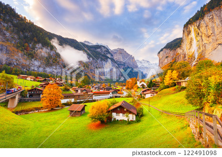 Lauterbrunnen, Switzerland Beautiful Autumn Morning 122491098