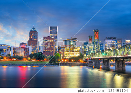 Portland, Oregon, USA Skyline at Blue Hour 122491104