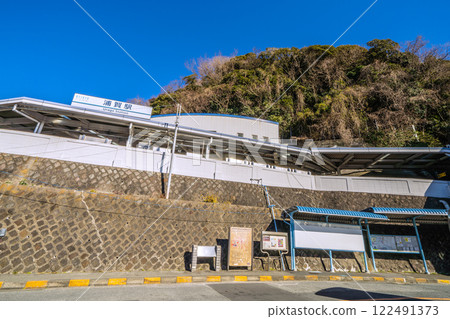 日本橫須賀城市景觀，俯瞰京急電鐵浦賀站等。 122491373