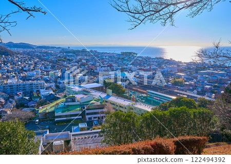 View of the city from Azumayama Park in Ninomiya Town, Kanagawa Prefecture (Ninomiya Town, Ninomiya Station, Sagami Bay, etc.) 122494392