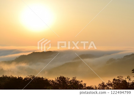 從田野原展望台看到的兩國雲海 從田野原展望台看到的兩國雲海 122494799