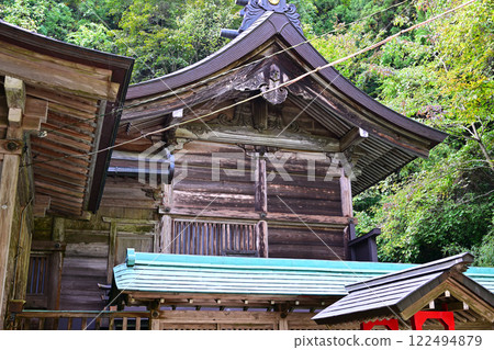 靜靜地坐落在山中的小茂神社,主殿,澀川市 靜靜地坐落在山中的小茂神社,主殿,澀川市 122494879