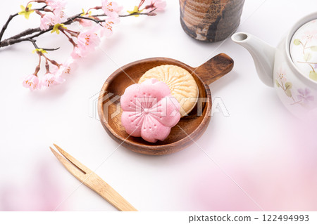 Sakura wagashi on a plate 122494993
