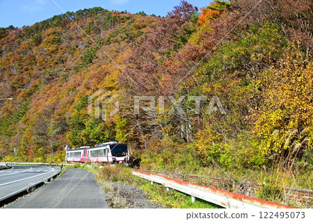 Autumn on the Kamaishi Line (Galaxy Dream Line Kamaishi Line) sightseeing train Autumn on the Kamaishi Line (Galaxy Dream Line Kamaishi Line) sightseeing train 122495073