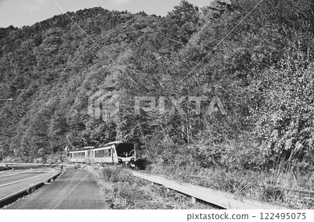 Autumn on the Kamaishi Line (Galaxy Dream Line Kamaishi Line) sightseeing train 122495075