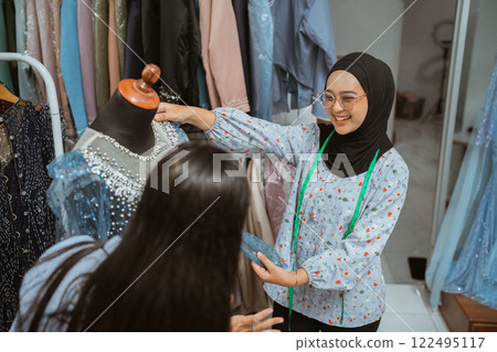 Women Tailoring Fashion in a Boutique The Creative Design Process Unveiled 122495117