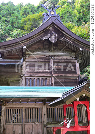 靜靜地坐落在山中的小茂神社，主殿，澀川市 122495158