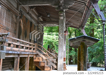 Komochi Shrine, quietly located in the mountains, main building, worship hall, Shibukawa City 122495215