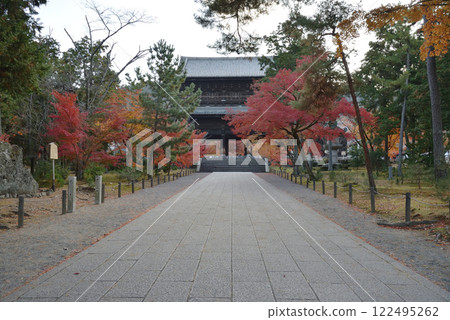 Autumn at Nanzenji Temple's Sanmon Gate [Important Cultural Property] 122495262