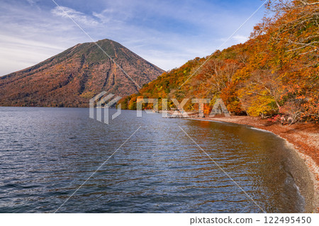 栃木縣：奧日光的秋季和男體山的紅葉 122495450