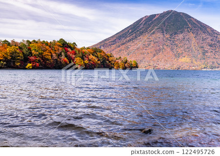 “栃木縣”秋天的陽光，Mancho山和Haccho dejima的秋葉“從中禪寺湖” 122495726