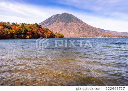 "Tochigi Prefecture" Autumn sunlight, autumn leaves of Mt. Mancho and Haccho dejima "From Lake Chuzenji" "Tochigi Prefecture" Autumn sunlight, autumn leaves of Mt. Mancho and Haccho dejima "From Lake Chuzenji" 122495727