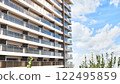 清新的藍天和公寓的景觀 122495859