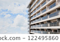 清新的藍天和公寓的景觀 122495860