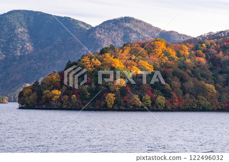 [栃木縣]秋天的奧日光、紅葉的中禪寺湖 122496032