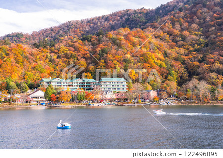 [栃木縣]秋天的奧日光、紅葉的中禪寺湖 122496095