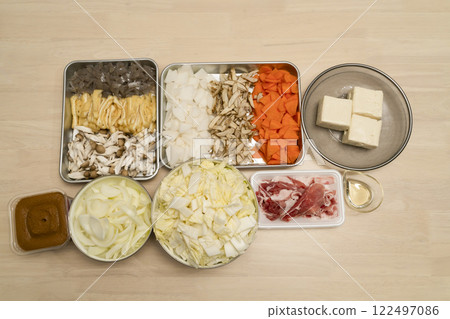 The process of making pork soup. Pork soup with lots of ingredients. 122497086