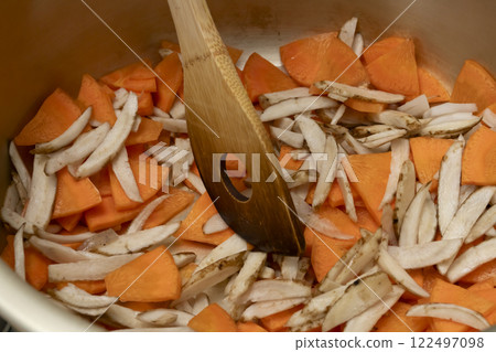 The process of making pork soup. Pork soup with lots of ingredients. The process of making pork soup. Pork soup with lots of ingredients. 122497098