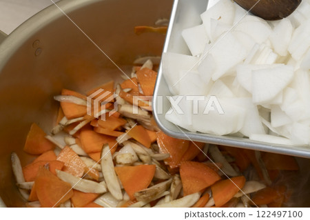 豬肉湯的製作過程。 122497100