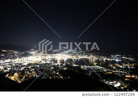 1月的長崎，晴空萬裡，夕陽西下，稻佐山的落日與夜景，新世界三大夜景，彩燈，璀璨 122497289