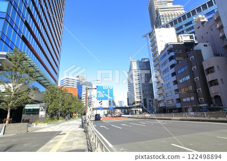 Looking towards Tamachi Station from the Fudanoji intersection, Minato Ward 122498894