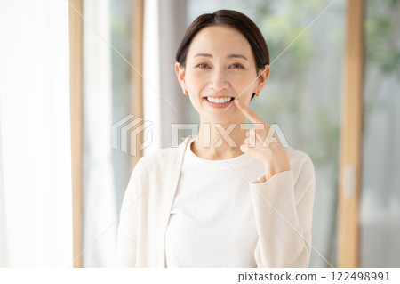 Middle-aged woman with beautiful white teeth Middle-aged woman with beautiful white teeth 122498991