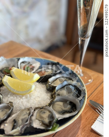 Oysters and wine 122499179