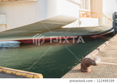 [The stern bottom of the Sunflower Furano, anchored in Oarai Port] 122499199