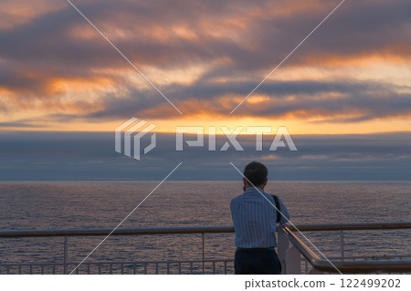 [Sunflower - Sunrise from Furano, with people] 122499202