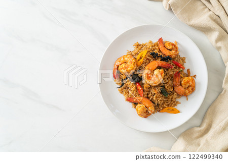shrimps fried rice with herbs and spices 122499340