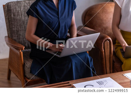 Business scene 122499915