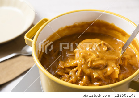 Butter chicken curry in an enamel pot Butter chicken curry in an enamel pot 122502145