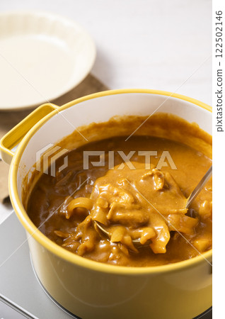 Butter chicken curry in an enamel pot Butter chicken curry in an enamel pot 122502146