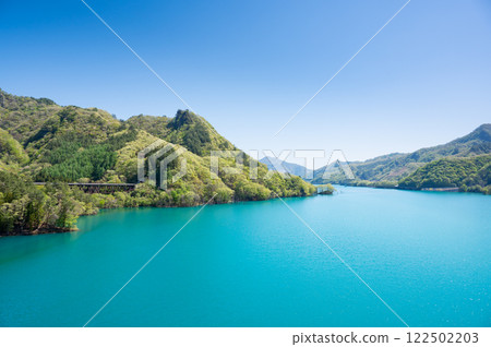 The beautiful emerald green of Lake Agatsuma at Yamba Dam 122502203