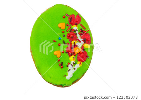 Egg shaped easter gingerbread cookie isolated on white background 122502378