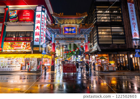 <Kanagawa Prefecture> Night view of Yokohama Chinatown with a beautiful rainy road surface <Kanagawa Prefecture> Night view of Yokohama Chinatown with a beautiful rainy road surface 122502603