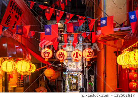 Kanagawa Prefecture: Back alleys of Yokohama Chinatown 122502617