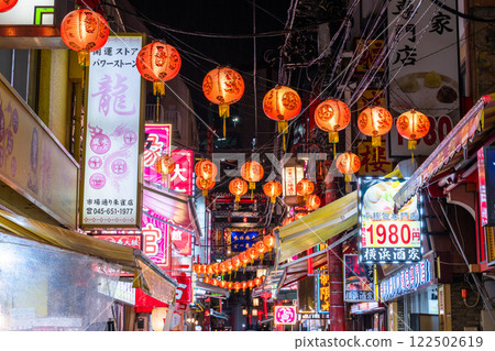 <Kanagawa Prefecture> Night view of Yokohama Chinatown with a beautiful rainy road surface 122502619