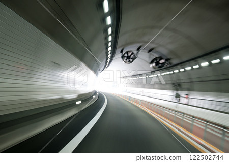 光線穿過隧道 光線穿過隧道 122502744