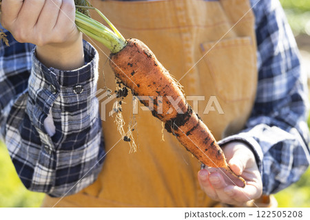 田間勞動的女農圖片 122505208
