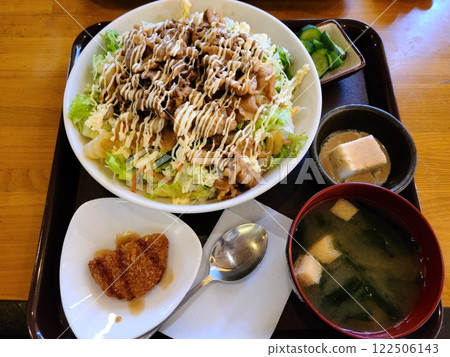 蛋黃醬豐富的烤肉蓋飯 蛋黃醬豐富的烤肉蓋飯 122506143