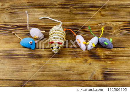 Set of mouses toys for cat on wooden background Set of mouses toys for cat on wooden background 122506305
