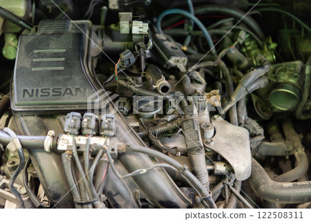 Car mechanic drain the old lubricant engine oil Car mechanic drain the old lubricant engine oil 122508311
