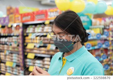 Supermarket or Hypermarket for shopping a food 122508670