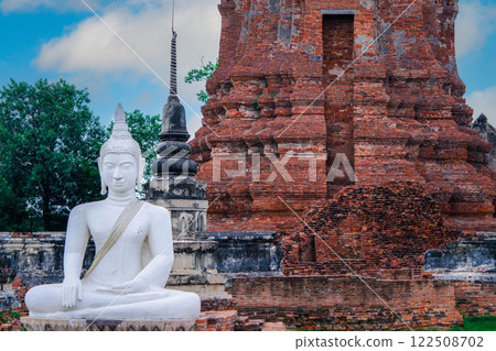 Wat Phra Si Rattana Mahathat temple Suphanburi 122508702
