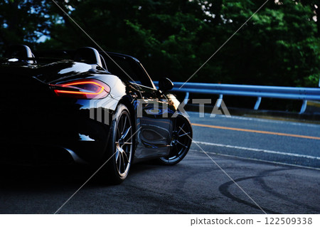 有光澤的黑色敞篷車 有光澤的黑色敞篷車 122509338