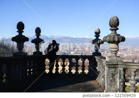 A tourist take a photo of Turin city from Villa della Regina 122509420