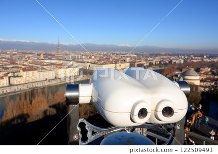 Sightseeing binoculars with Panoramic view of the city of Turin and Po river 122509491